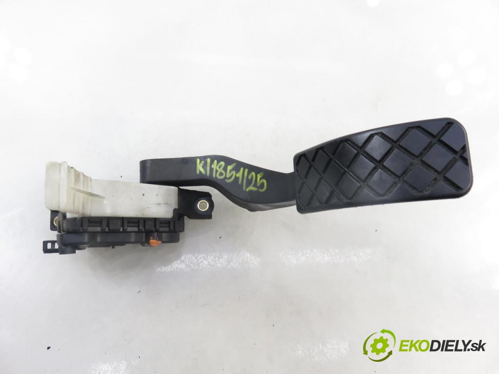 AUDI A3 (8L1) HB 1999 81,00 1.9 TDI 110 - AHF 1896,00 potenciometr plynového pedálu 1J1721503H (Potenciometr plynového pedálu)