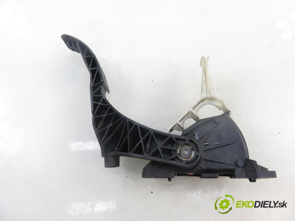 AUDI A3 (8L1) HB 1999 81,00 1.9 TDI 110 - AHF 1896,00 potenciometr plynového pedálu 1J1721503H (Potenciometr plynového pedálu)