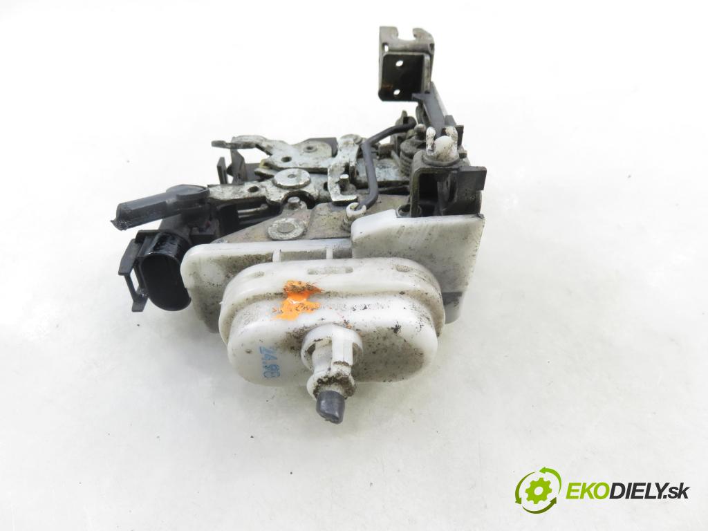 AUDI A3 (8L1) HB 1999 81,00 1.9 TDI 110 - AHF 1896,00 zámok LPM