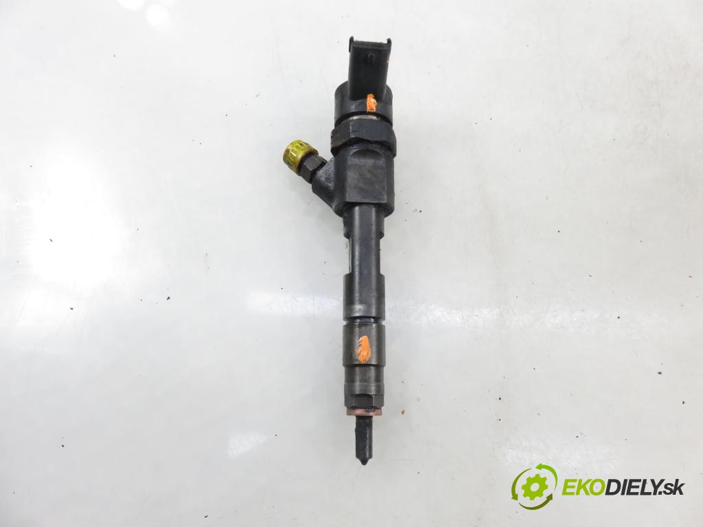 OPEL VIVARO A Skrzynia (X83) FURGON 2003 60,00 1.9 DI 80 - F9Q 762 1870,00 vstrekovač 0445110146 ; 8200238528 (Vstrekovač paliva)