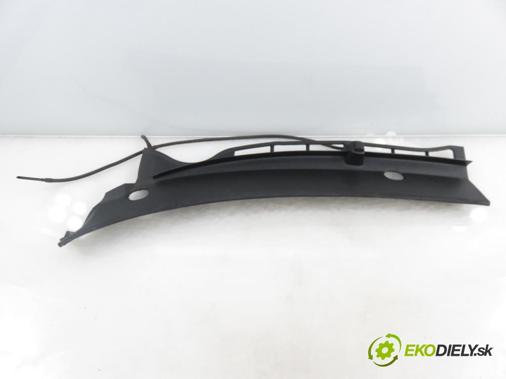 SKODA OCTAVIA I (1U2) LIFTBACK 2002 66,00 1.9 TDI 90- AGR 1896,00 Torpédo, plast pod čelné okno 1U0819403C (Torpédo (plast pod čelným sklom))