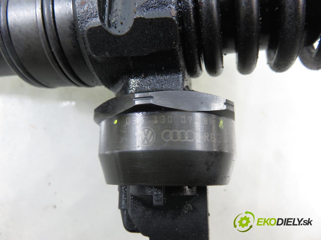 VW GOLF PLUS (5M1, 521) HB 2008 77,00 1.9 TDI - BLS 1896,00 Vstrekovač 038130073BN ; 0414720313 (Vstrekovač paliva)