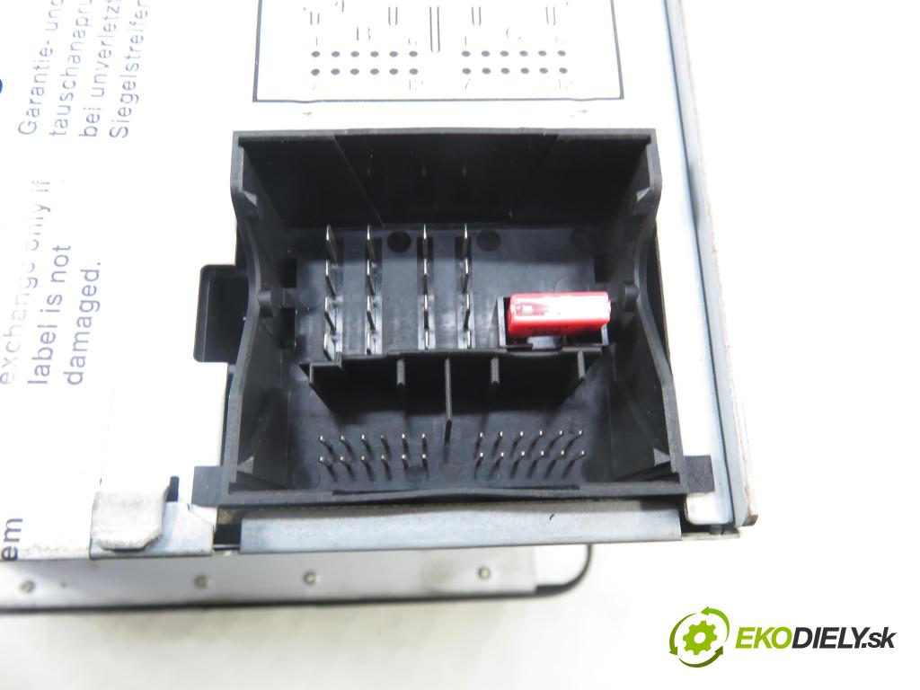 VW PASSAT B6 (3C2) SEDAN 2006 110,00 2.0 FSI - BVY 1984,00 RADIO CD 1K0035186R