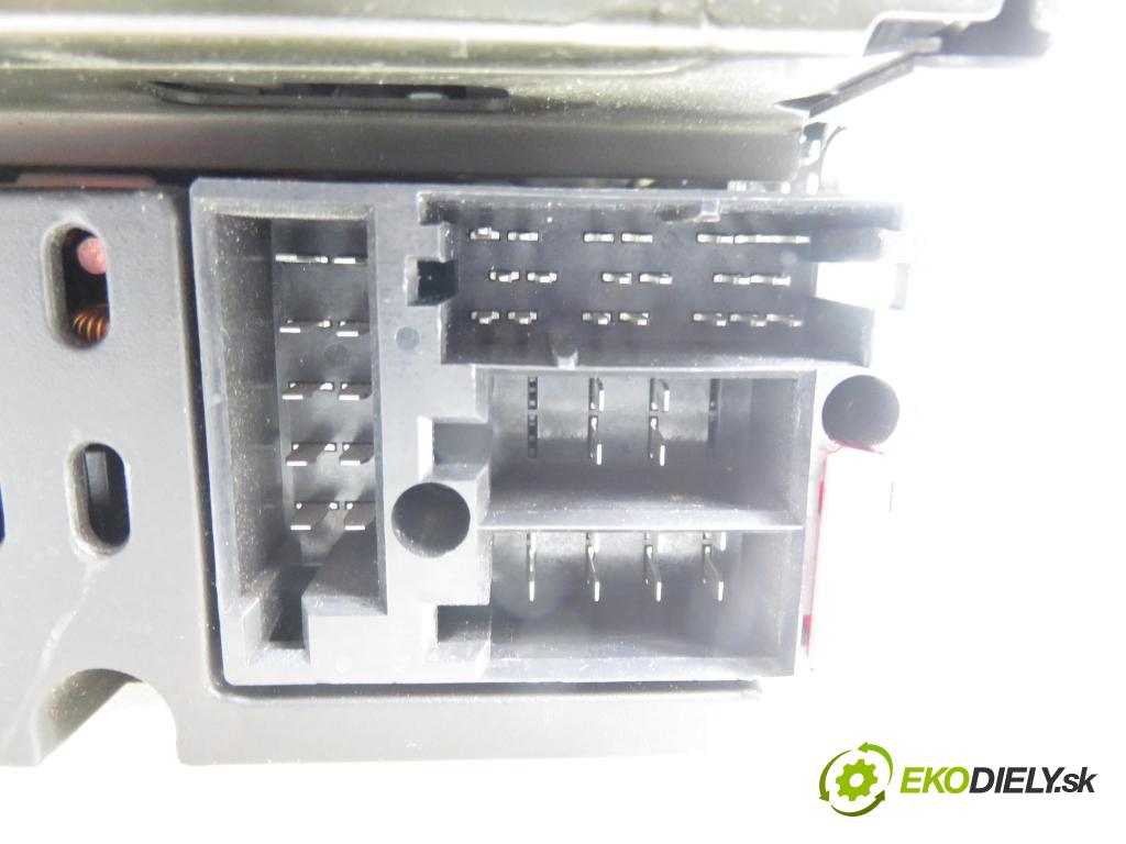 AUDI A3 (8L1) HB 2002 75,00 1.6 8V 102 - BFQ 1595,00 RADIO CD modul 8L0035195H