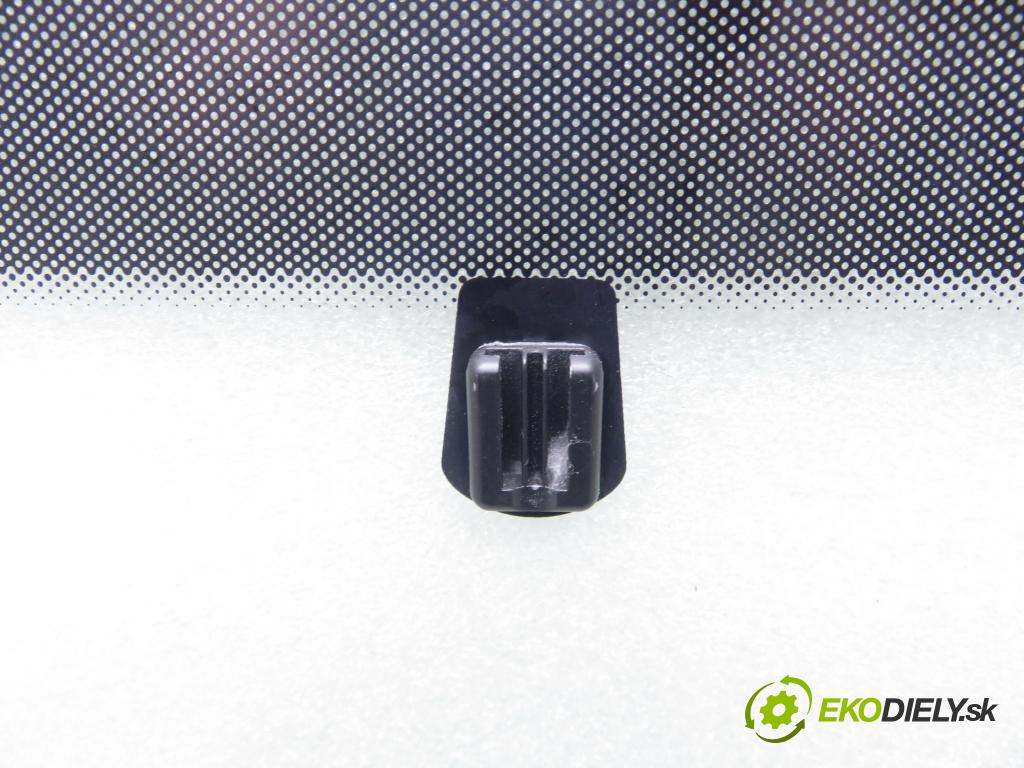 PEUGEOT 307 (3A/C) HB 2004 50,00 1.4 HDi - 8HZ (DV4TD) 1398,00 Okno čelná 