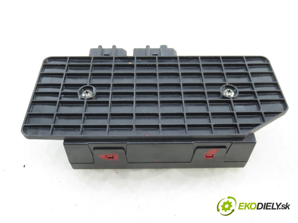 VW PASSAT B5.5 (3B3) SEDAN 2001 96,00 1.9 TDI - AWX 1896,00 MODUL komfortu 1C0959799B