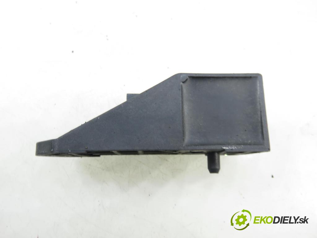 VW PASSAT B5.5 (3B3) SEDAN 2001 96,00 1.9 TDI - AWX 1896,00 Snímač nárazu 6Q0909606 ; 5WK42895 (Snímač nárazu)