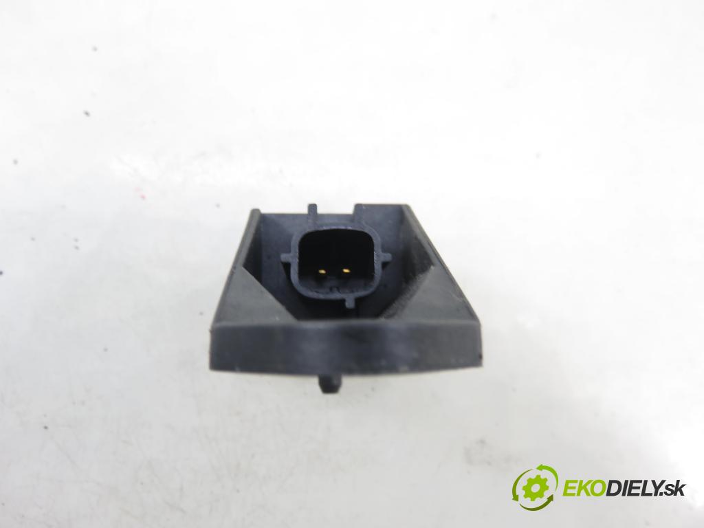 VW PASSAT B5.5 (3B3) SEDAN 2001 96,00 1.9 TDI - AWX 1896,00 Snímač nárazu 6Q0909606 ; 5WK42895 (Snímač nárazu)