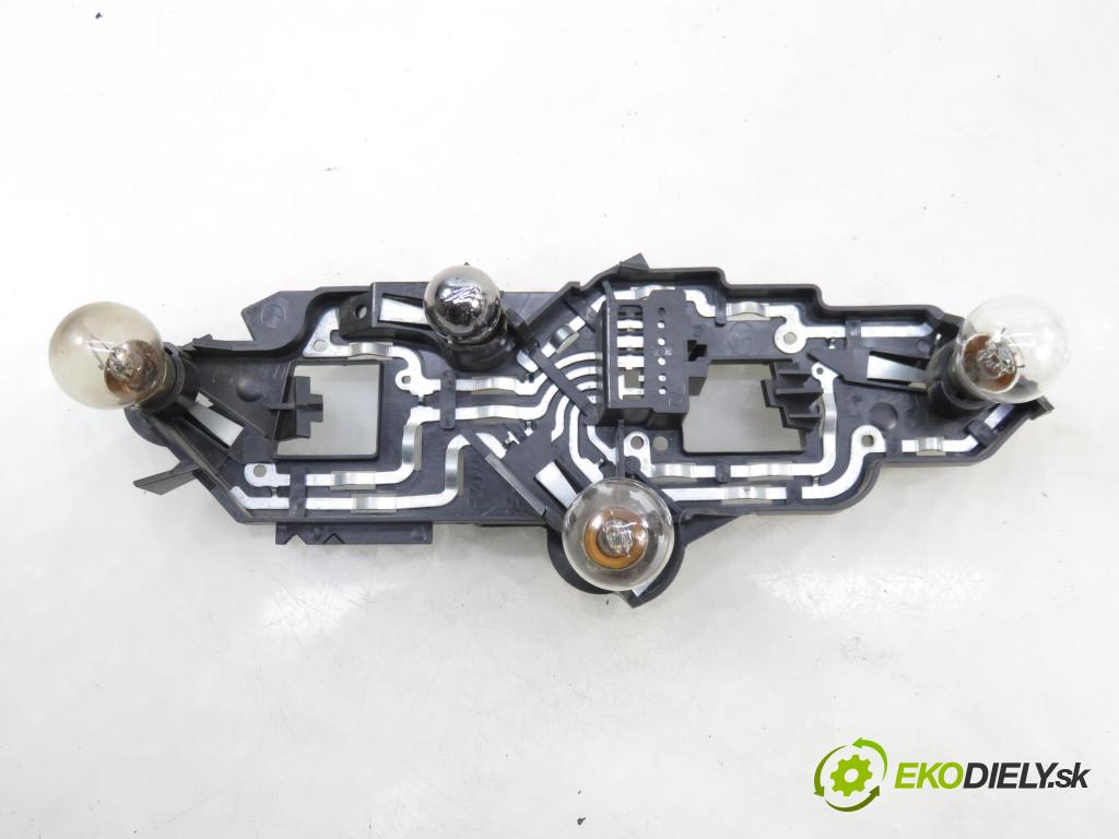 PEUGEOT 307 (3A/C) HB 2003 66,00 2.0 HDi 90 - RHY (DW10TD) 1997,00 vložka svetla ľavy zadné 89022859504