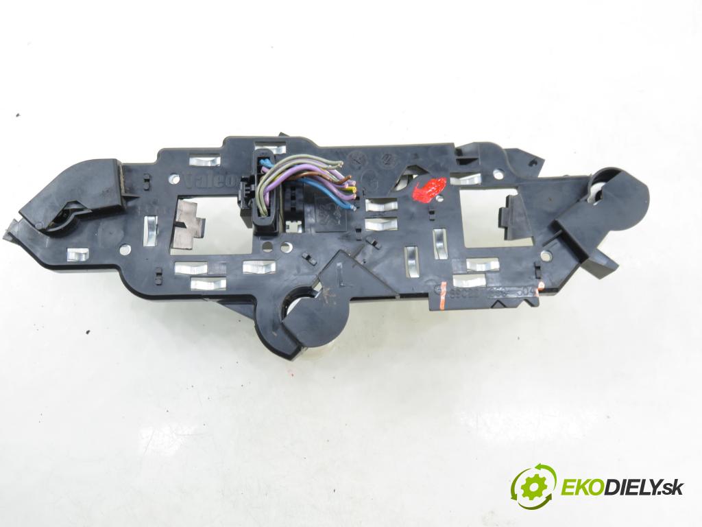 PEUGEOT 307 (3A/C) HB 2003 66,00 2.0 HDi 90 - RHY (DW10TD) 1997,00 vložka svetla ľavy zadné 89022859504