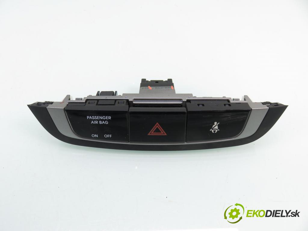 HYUNDAI ix35 (LM, EL, ELH) SUV 2011 135,00 2.0 CRDi 4WD 184 - D4HA 1995,00 prepínač výstražných (núdzových) 937902S100BLH