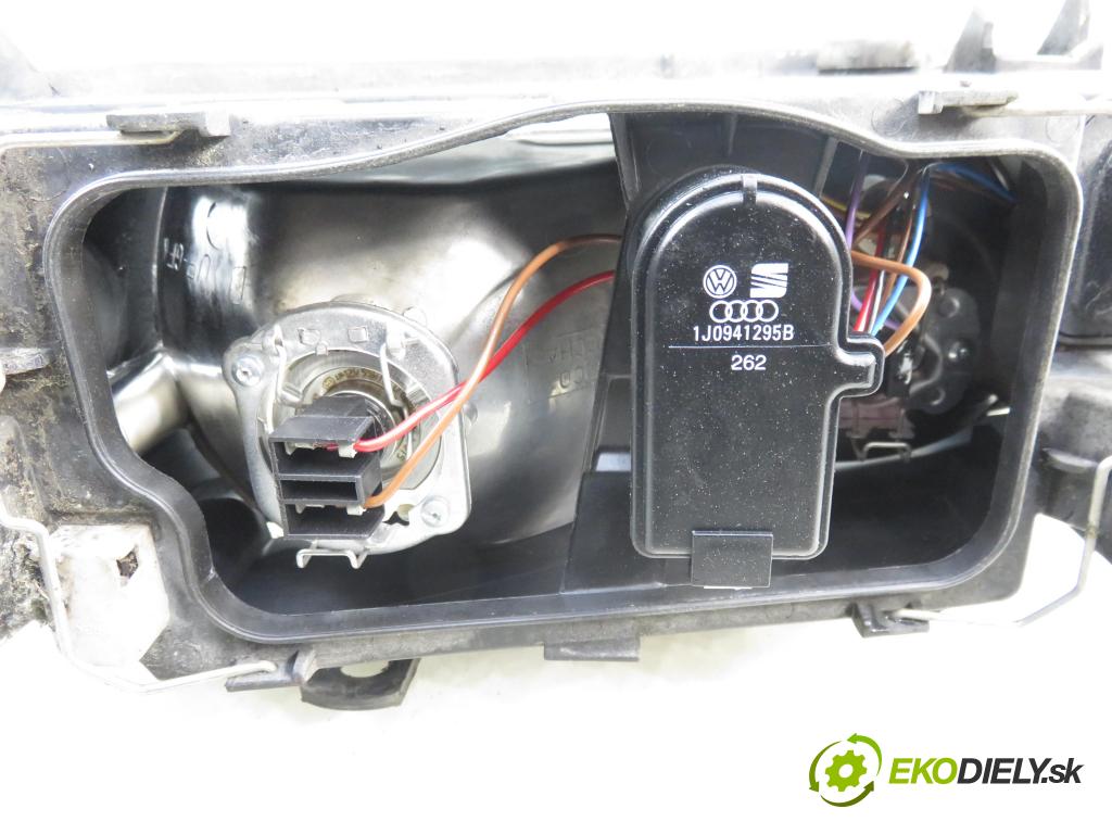 SEAT LEON (1M1) HB 2004 77,00 1.6 16 V - BCB 1598,00 Svetlo PP 1M1941002D