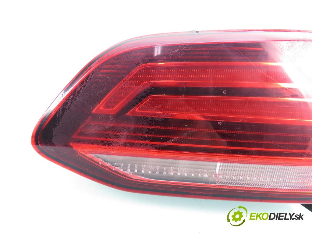 VW GOLF VII Variant (BA5, BV5) KOMBI 2019 850,00 1.6 TDI CR 115 - DGTE 1598,00 Svetlo pravé zadné kufor 5G9945094H
