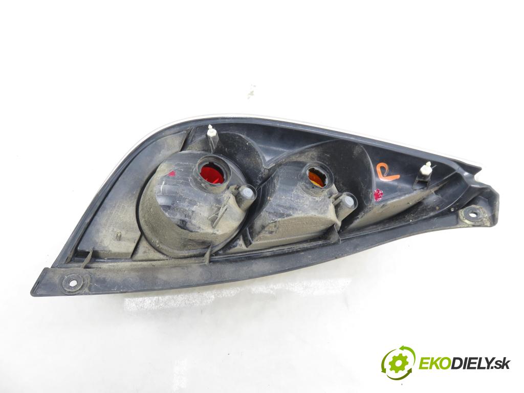 SUZUKI LIANA (ER) HB 2007 79,00 1.6 4WD - M16A 1586,00 světlo pravé zadní 3560354G1