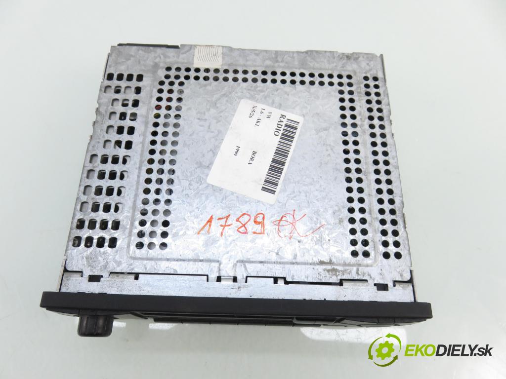 VW BORA (1J2) SEDAN 1999 74,00 1.6 - AKL 1595,00 RADIO Modul 1J0035152E