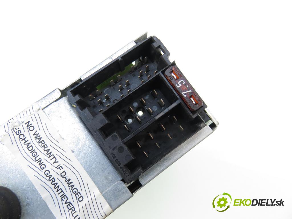 VW BORA (1J2) SEDAN 1999 74,00 1.6 - AKL 1595,00 RADIO Modul 1J0035152E