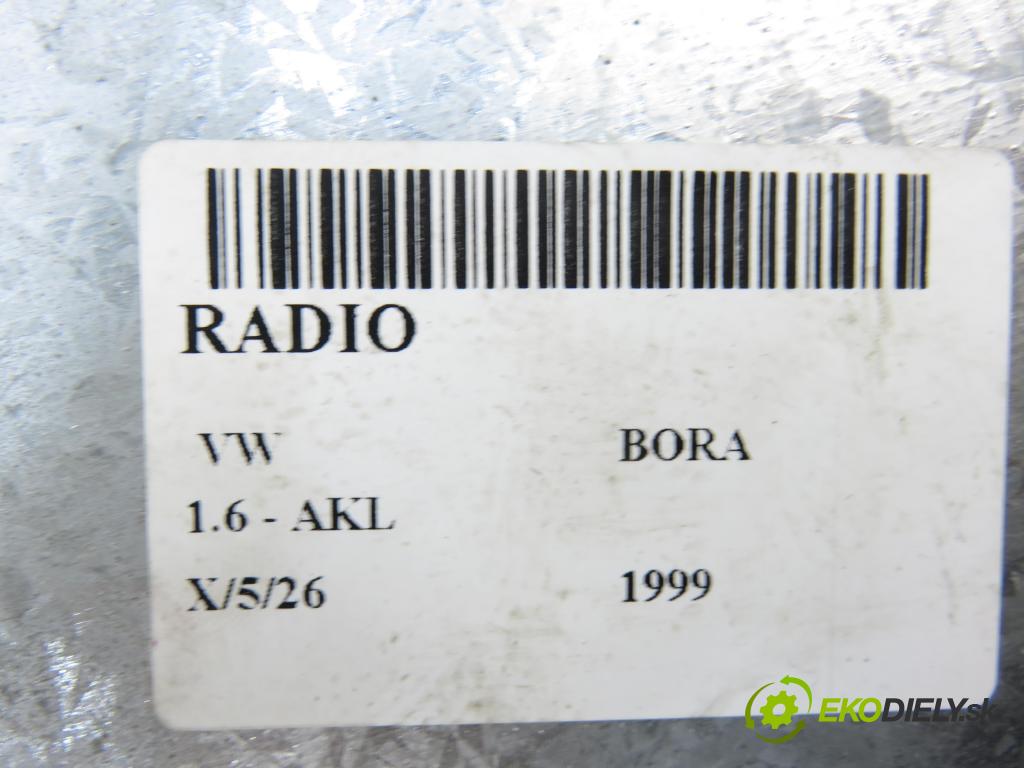 VW BORA (1J2) SEDAN 1999 74,00 1.6 - AKL 1595,00 RADIO Modul 1J0035152E