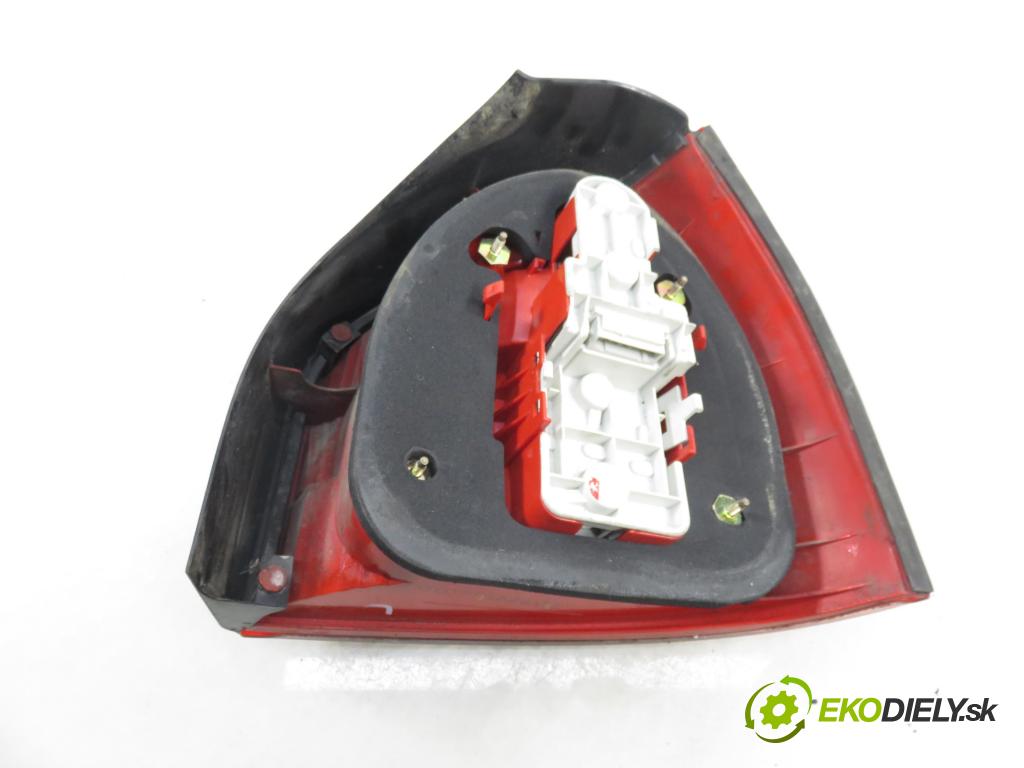 AUDI A3 (8L1) HB 2002 74,00 1.9 TDI - AXR 1896,00 Svetlo ľavé zadné 8L0945095B