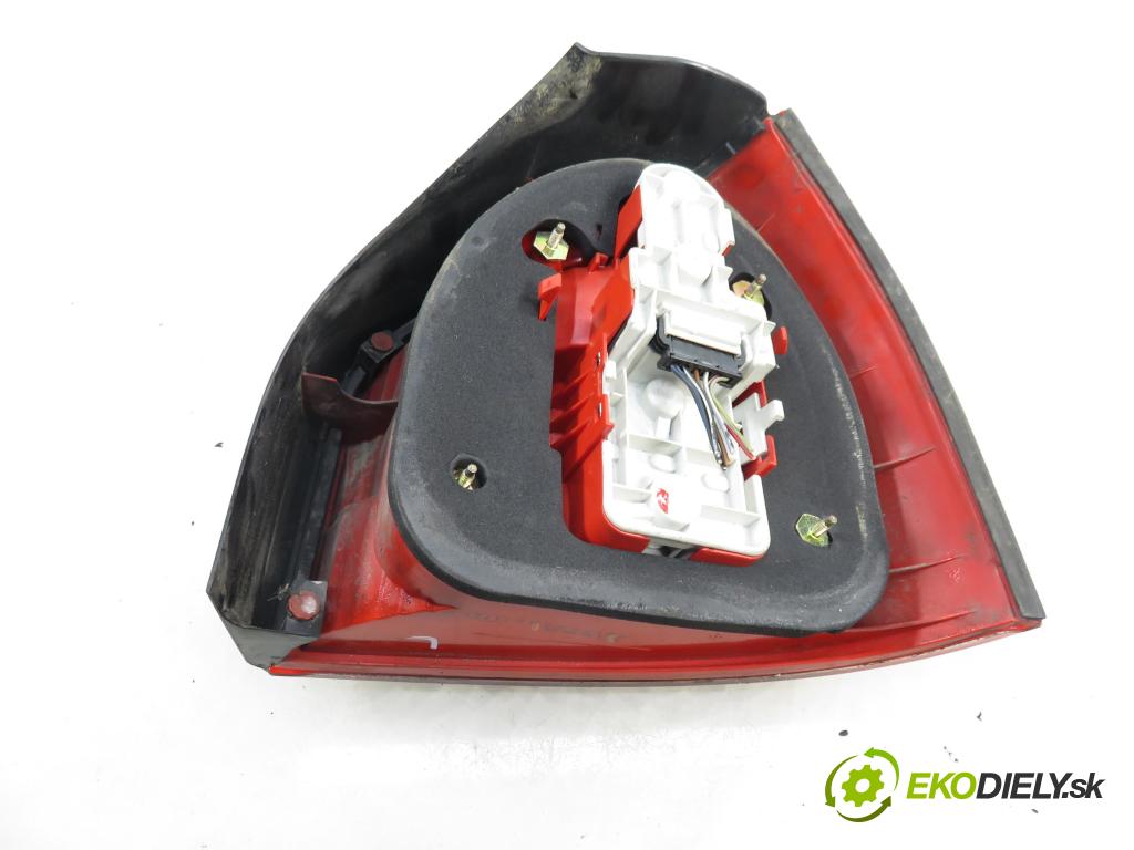 AUDI A3 (8L1) HB 2002 74,00 1.9 TDI - AXR 1896,00 Svetlo ľavé zadné 8L0945095B