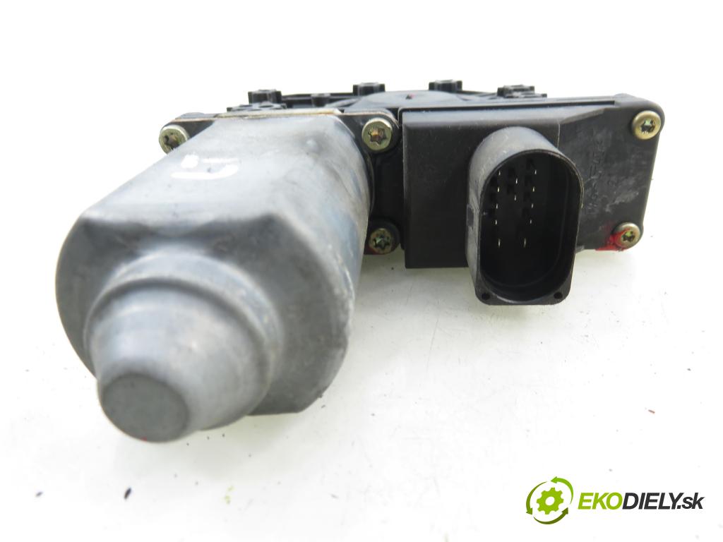 AUDI A3 (8L1) HB 2002 74,00 1.9 TDI - AXR 1896,00 Motorček sťahovania okien LT 8L4959801A