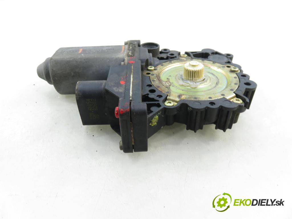 AUDI A3 (8L1) HB 2002 74,00 1.9 TDI - AXR 1896,00 Motorček sťahovania okien LP 8L4959801C