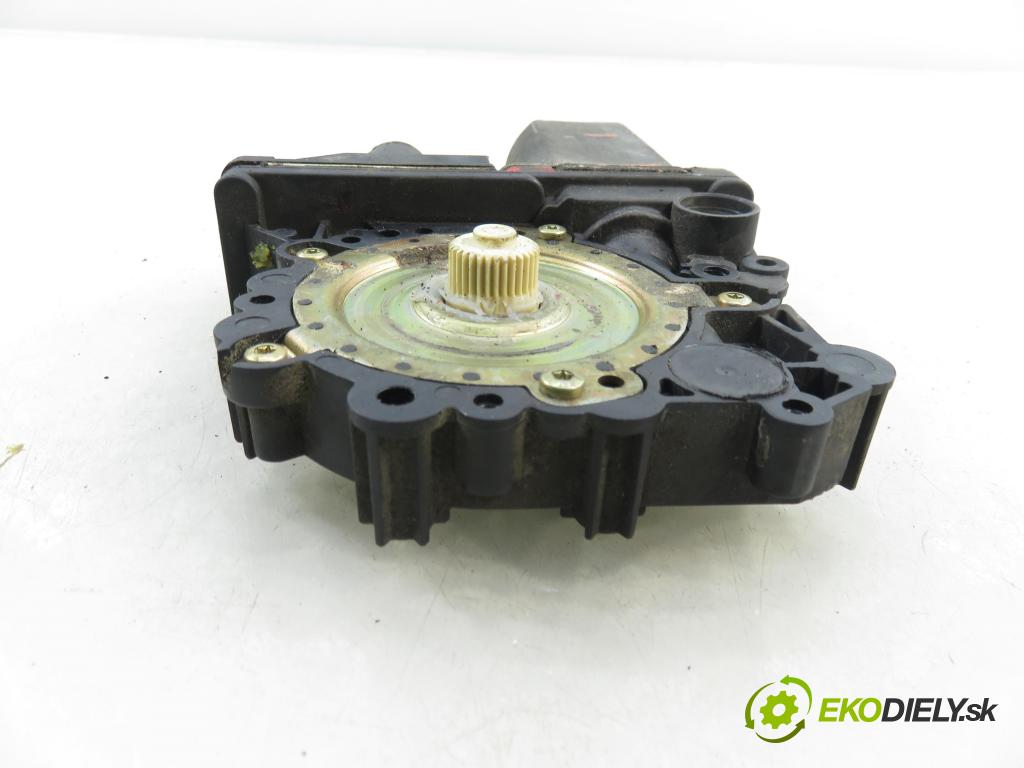 AUDI A3 (8L1) HB 2002 74,00 1.9 TDI - AXR 1896,00 Motorček sťahovania okien LP 8L4959801C