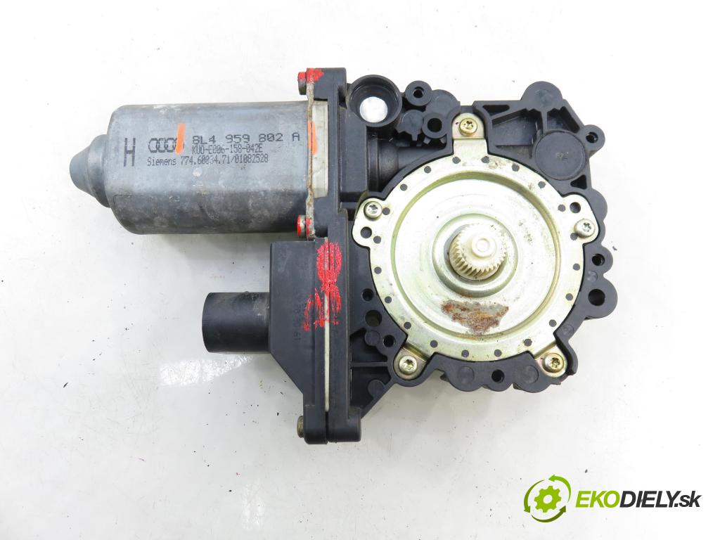 AUDI A3 (8L1) HB 2002 74,00 1.9 TDI - AXR 1896,00 Motorček sťahovania okien pravé zadné 8L4959802A