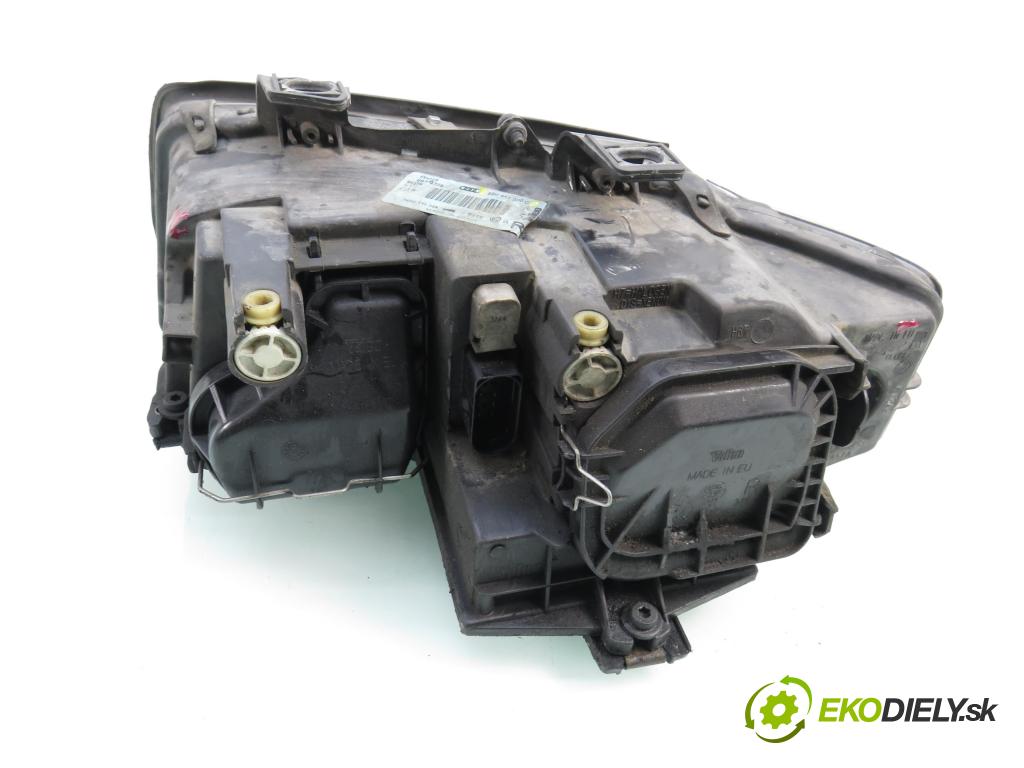 AUDI A4 Avant (8E5, B6) KOMBI 2003 120,00 2.5 V6 TDI 163 - BFC 2496,00 Svetlo PP 8E0941030C