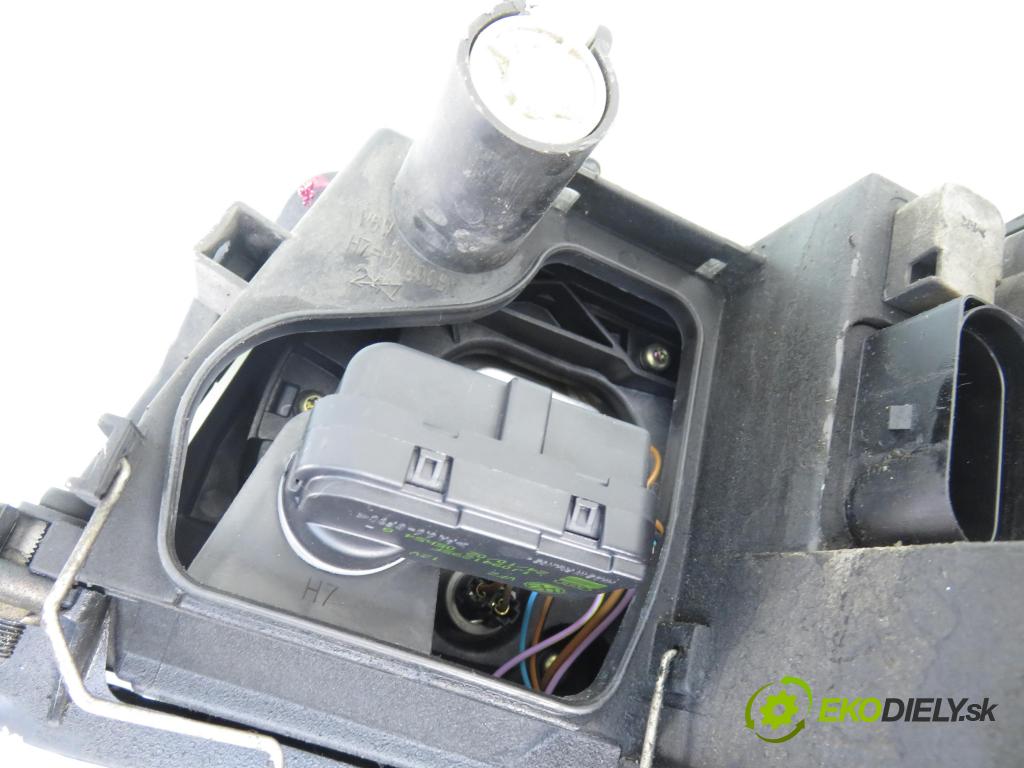 AUDI A4 Avant (8E5, B6) KOMBI 2003 120,00 2.5 V6 TDI 163 - BFC 2496,00 Svetlo PP 8E0941030C