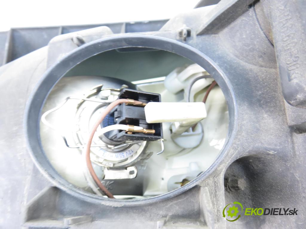 PEUGEOT 406 (8B) SEDAN 2001 66,00 2.0 HDI 90 - RHY (DW10TD) 1997,00 Svetlo PP 9630423177