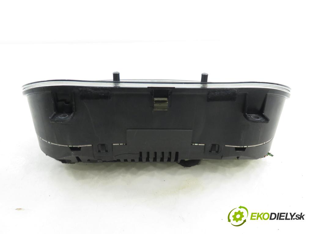 AUDI A3 (8L1) HB 2002 74,00 1.9 TDI - AXR 1896,00 Prístrojovka elektrický 8L0920932L