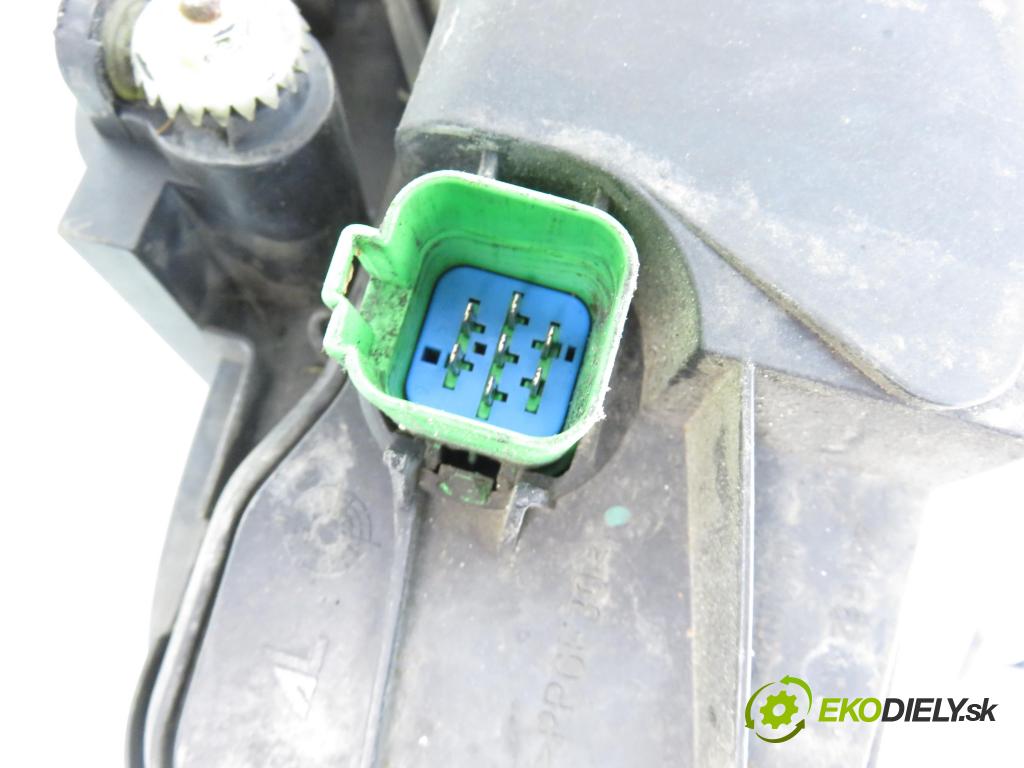 FORD MONDEO III (B5Y) LIFTBACK 2004 114,00 2.2 TDCi - QJBA 2198,00 Svetlo PP 1S7113005AK