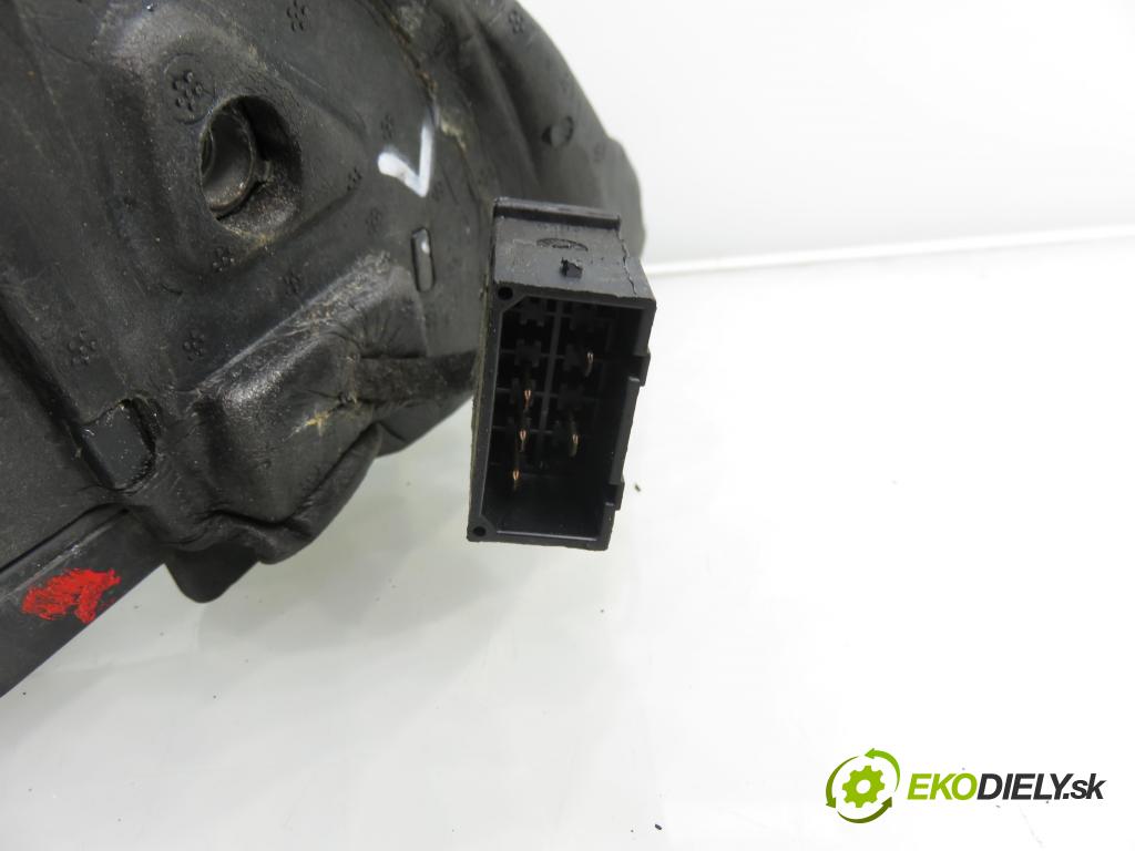 AUDI A3 (8L1) HB 2002 74,00 1.9 TDI - AXR 1896,00 zpětné zrcátko LE