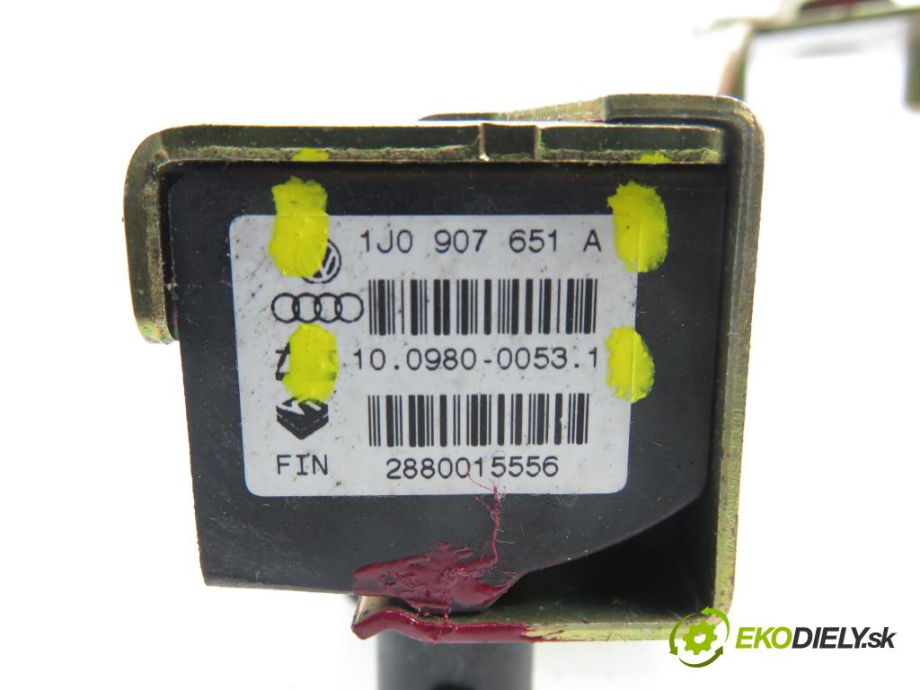 AUDI A3 (8L1) HB 2000 81,00 1.9 TDI - ASV 1896,00 Snímač ESP 1J0907657B ; 1J1907637B ; 1J097651A