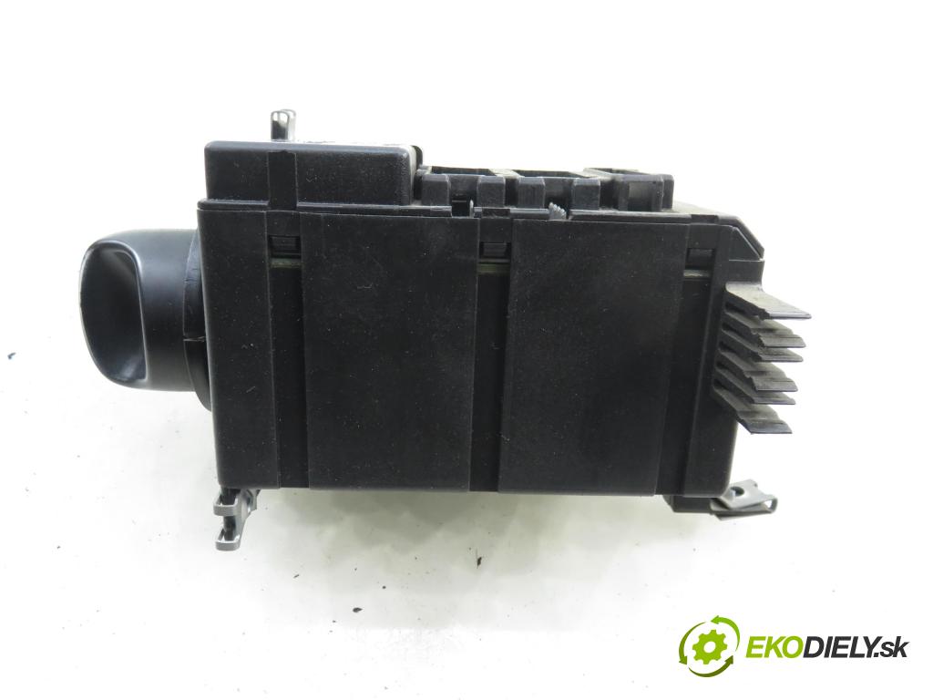 MERCEDES-BENZ KLASA A (W168) HB 2001 55,00 A 160 CDI 75 - OM 668.940 1689,00 prepínač svetlá 1685450104