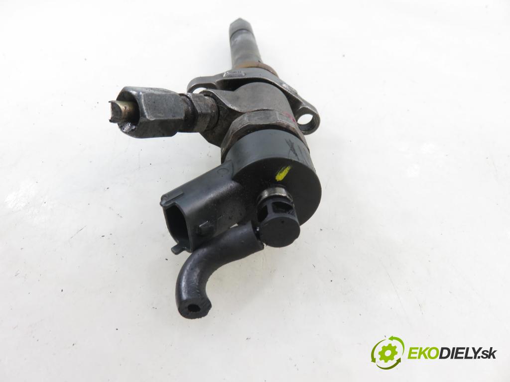 CITROEN XSARA PICASSO (N68) MINIVAN 2004 80,00 1.6 HDi 109 - 9HY (DV6TED4) 1560,00 vstrekovač 0445110188 (Vstrekovač paliva)