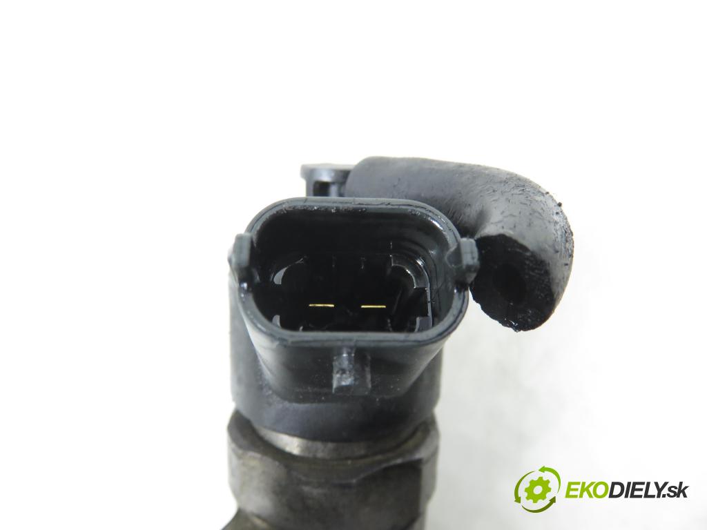 CITROEN XSARA PICASSO (N68) MINIVAN 2004 80,00 1.6 HDi 109 - 9HY (DV6TED4) 1560,00 vstrekovač 0445110188 (Vstrekovač paliva)