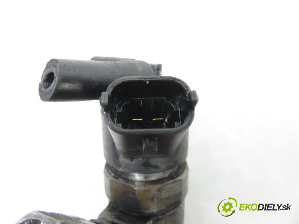 CITROEN XSARA PICASSO (N68) MINIVAN 2004 80,00 1.6 HDi 109 - 9HY (DV6TED4) 1560,00 vstrekovač 0445110188 (Vstrekovač paliva)