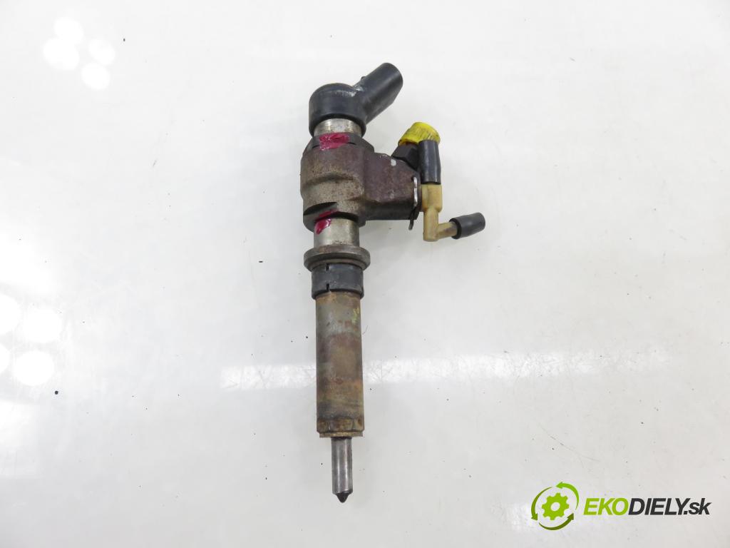 PEUGEOT 307 (3A/C) HB 2003 66,00 2.0 HDi 90 - RHY (DW10TD) 1997,00 vstrekovač 9636819380 (Vstrekovač paliva)