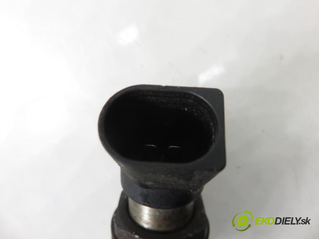 PEUGEOT 307 (3A/C) HB 2003 66,00 2.0 HDi 90 - RHY (DW10TD) 1997,00 vstrekovač 9636819380 (Vstrekovač paliva)