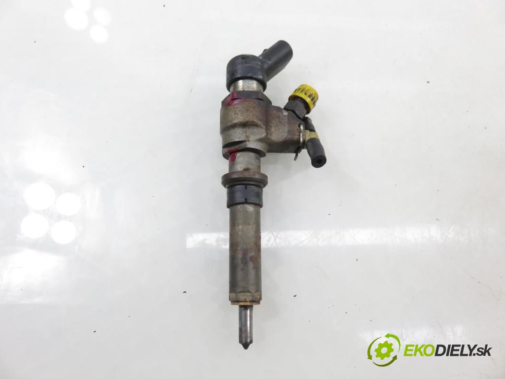 PEUGEOT 307 (3A/C) HB 2003 66,00 2.0 HDi 90 - RHY (DW10TD) 1997,00 vstrekovač 9636819380 (Vstrekovač paliva)