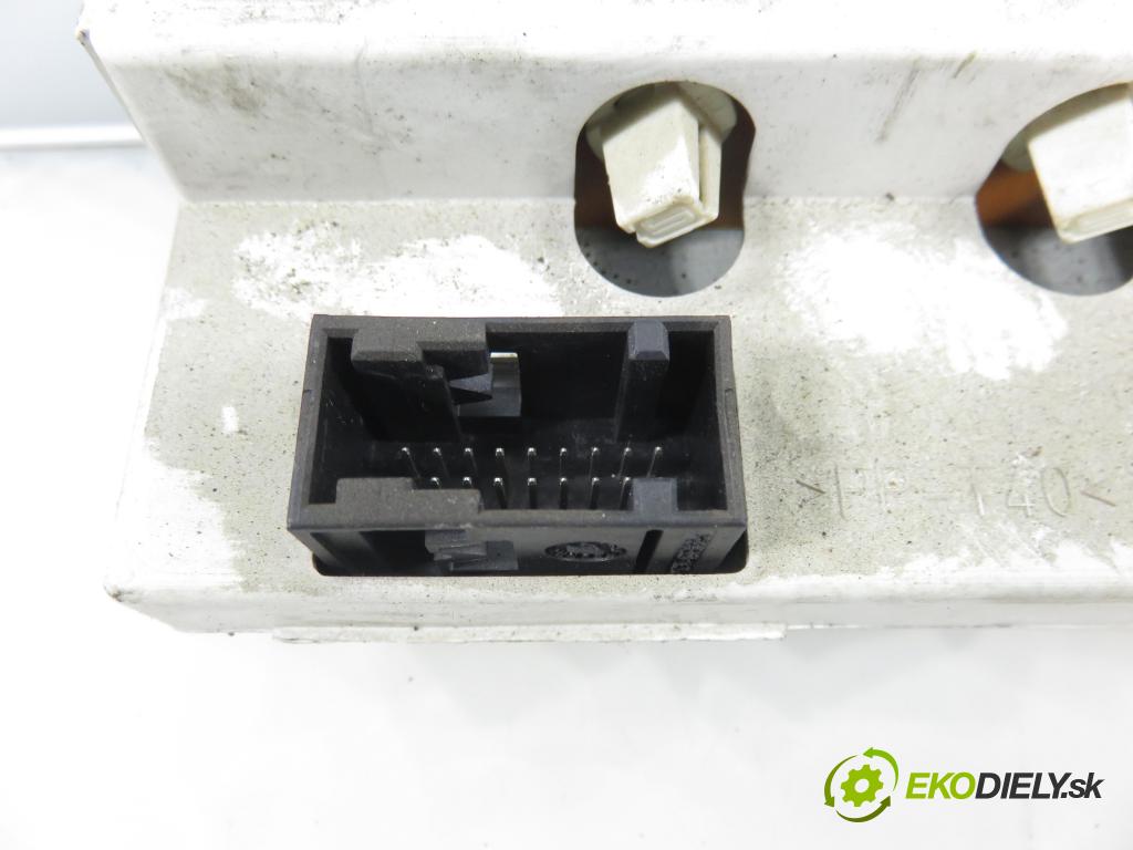 PEUGEOT 206 CC (2D) CABRIO 2002 80,00 1.6 16V - NFU 1587,00 ZOBRAZIT: 9641014877