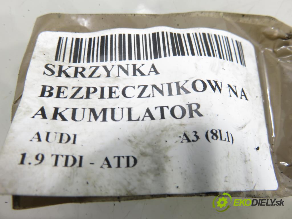 AUDI A3 (8L1) HB 2002 74,00 1.9 TDI - AXR 1896,00 skříňka POJISTKY: na AKUMULATOR: 1J0937550AB