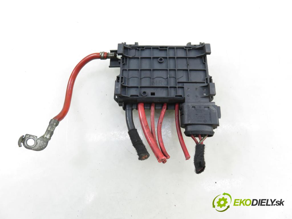 AUDI A3 (8L1) HB 2002 74,00 1.9 TDI - AXR 1896,00 skříňka POJISTKY: na AKUMULATOR: 1J0937550AB