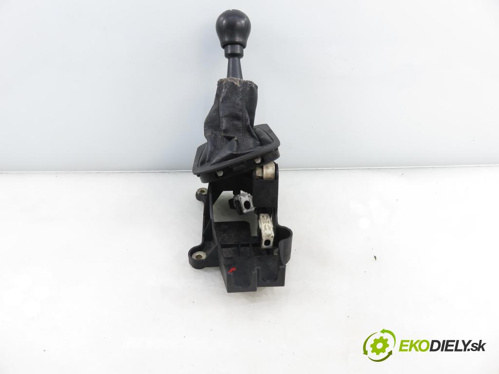 OPEL ZAFIRA A Nadwozie Wielkopojemne (MPV) (T98)  MINIVAN 2001 74,00 2.0 DTI 16V 101 - Y 20 DTH 1995,00 ZVEDÁK: