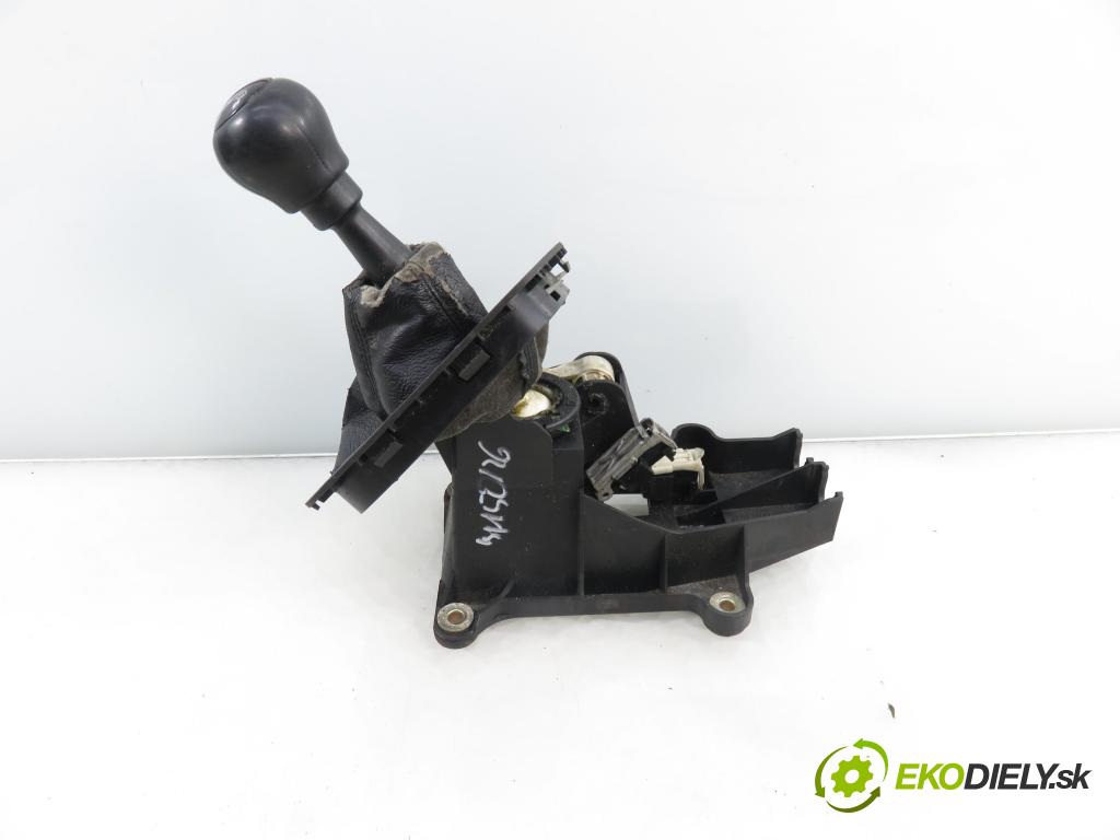 OPEL ZAFIRA A Nadwozie Wielkopojemne (MPV) (T98)  MINIVAN 2001 74,00 2.0 DTI 16V 101 - Y 20 DTH 1995,00 ZVEDÁK: