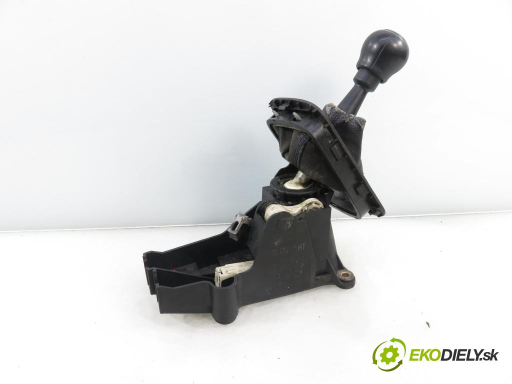 OPEL ZAFIRA A Nadwozie Wielkopojemne (MPV) (T98)  MINIVAN 2001 74,00 2.0 DTI 16V 101 - Y 20 DTH 1995,00 ZVEDÁK: