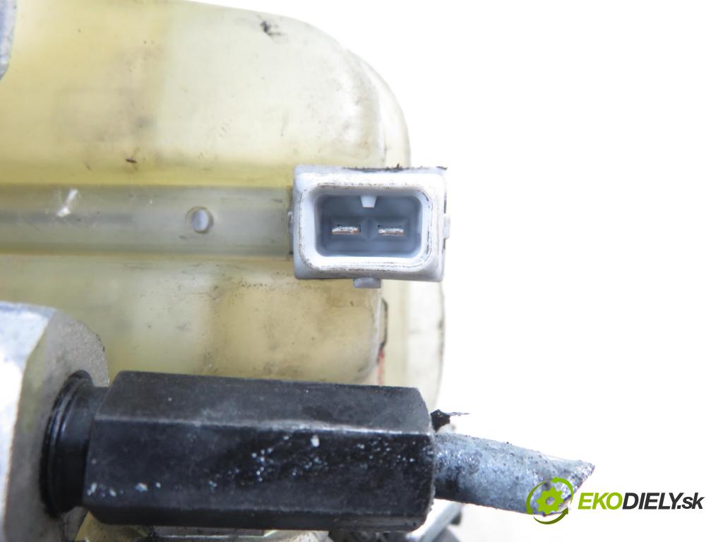 VW PASSAT B5.5 (3B3) SEDAN 2001 96,00 1.9 TDI - AWX 1896,00 Posilovač 4B3612105 (Servočerpadlo)