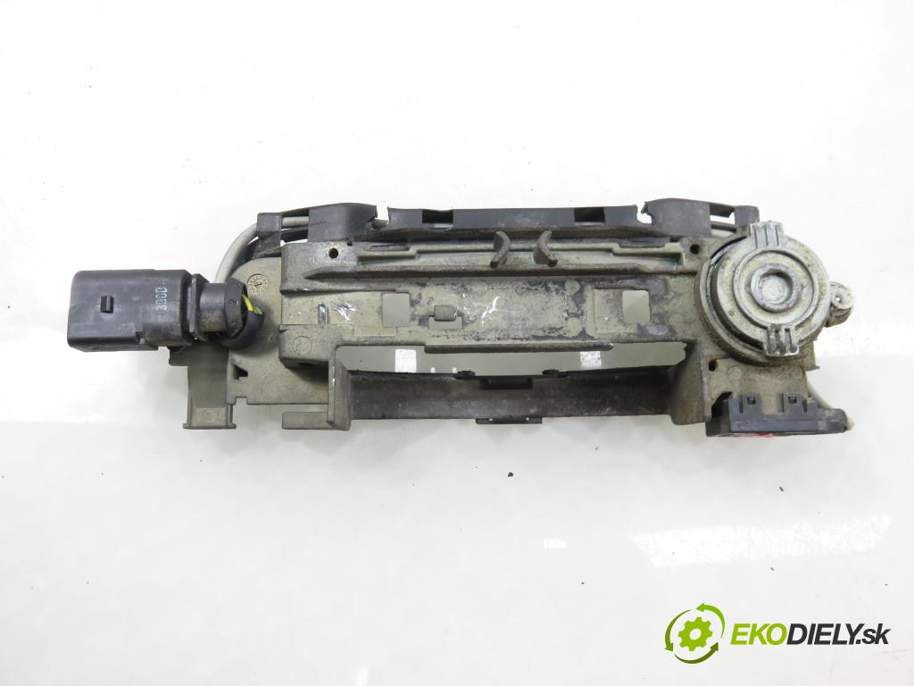 AUDI A3 (8L1) HB 2001 92,00 1.8 - AGN 1781,00 spinačka / zámky 4B0905851C