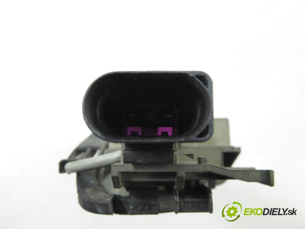 AUDI A3 (8L1) HB 2001 92,00 1.8 - AGN 1781,00 spinačka / zámky 4B0905851C